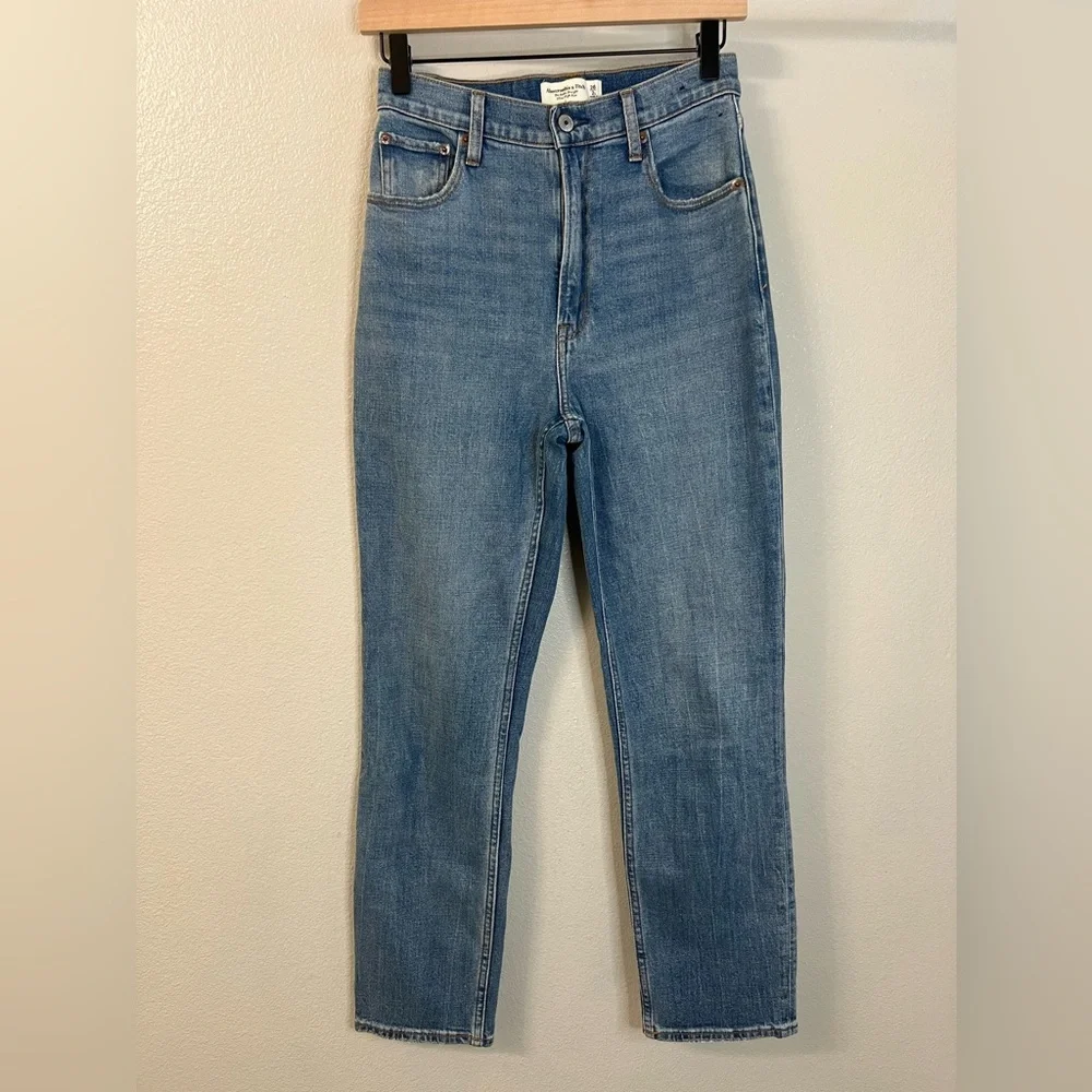 Abercrombie Curve Love Ultra High Rise Ankle Straight Jean Size 2L - Picture 4 of 11